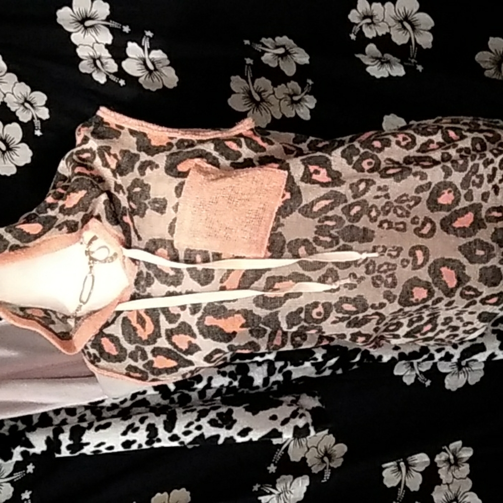 AWESOME SALE! Women's Multi seasonal sleeveless/ tops in 🐆 and coral Hoodie